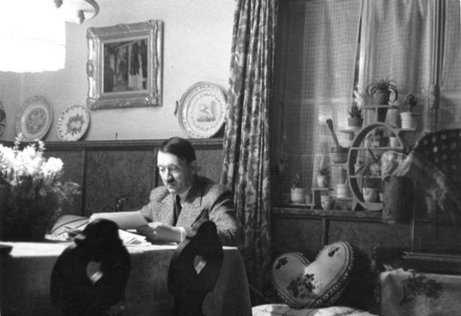 En el saloncito del Berghof. (Heinrich Hoffmann)