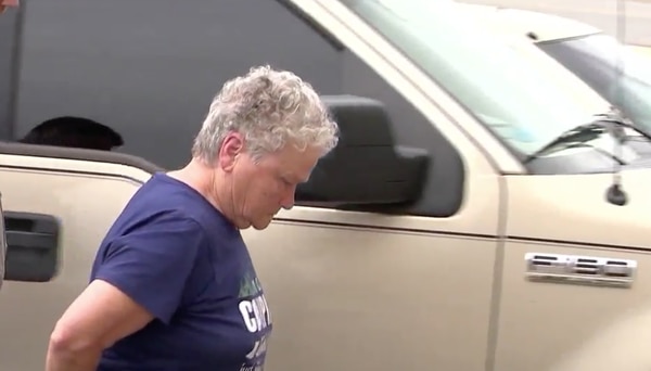 La Policía del Condado de Jefferson le dijo al Canal 7 local que Patricia Hill confesó haber matado a su esposo de dos disparos y dijo también que nunca antes habían tenido discusiones que terminaran en violencia física.