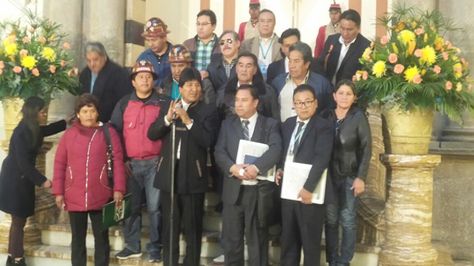 Conferencia de prensa conjunta entre el presidente Morales y representantes de la COB y la CNS.