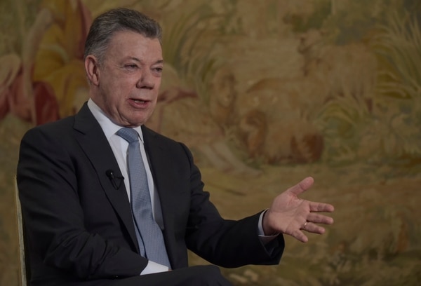 El presidente colombiano Juan Manuel Santos durante una entrevista en el palacio presidencial de Narino en Bogotá (AFP / Raul ARBOLEDA)