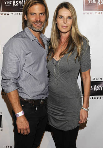 Con su exmarido, Casper Van Dien. (Getty)