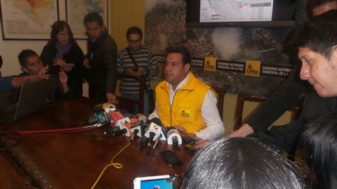 El alcalde Luis Revilla en conferencia de prensa.