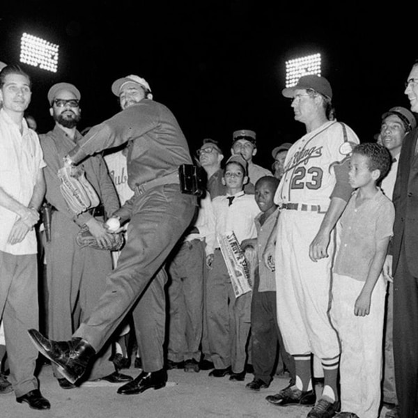 Fidel Castro eliminó el profesionalismo del deporte cubano y afectó al béisbol (AP)
