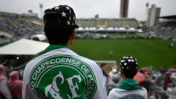 El homenaje a las víctimas en el estadio del Chapecoense el 3 de diciembre de 2016 (AFP)