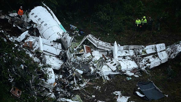 Así quedó el avión en el que murieron 71 personas (AFP)