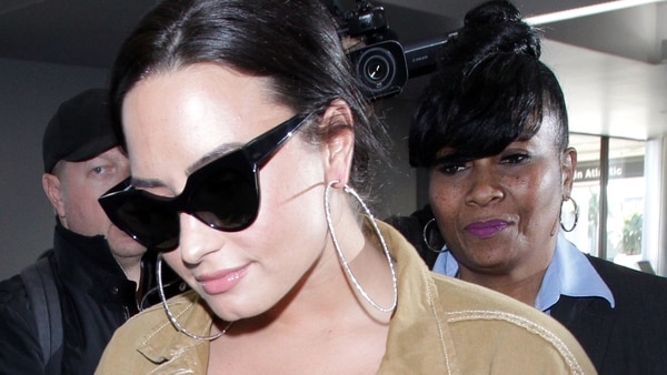 Demi Lovato fue dada de alta e ingresó a un centro de rehabilitación  (The Grosby Group)