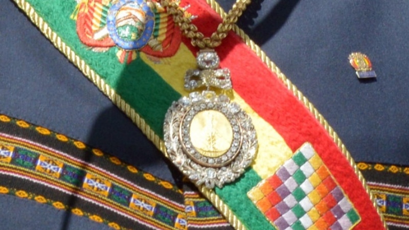 Expresidentes y personalidades califican como una “vergüenza” robo de la medalla presidencial