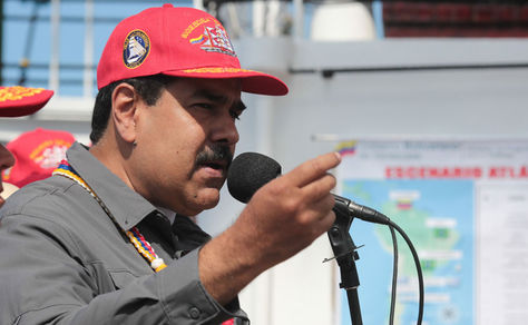 Fotografía cedida por Prensa de Miraflores donde se observa al presidente venezolano, Nicolás Maduro, mientras habla en un acto de gobierno este fin de semana. Foto: EFE 