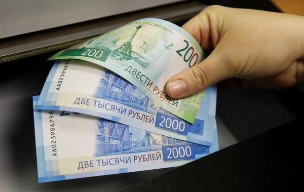 La divisa rusa caía a valores mínimos en dos años frente al dólar (Reuters)