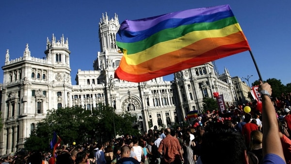 En España hay 160.000 personas LGTB mayores de 65 años que tienen que terminar su vida “en un espacio de respeto”