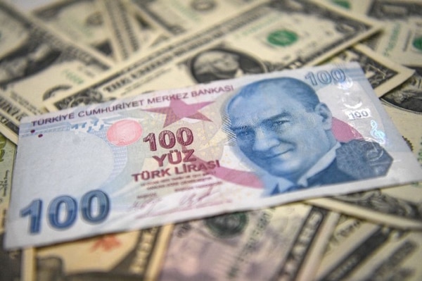 Para algunos expertos, el desplome de la lira se debe en parte a las tensiones con EEUU (AFP)