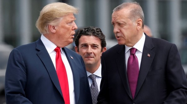 Donald Trump y Recep Tayyip Erdogan, en una reunión de la OTAN (Reuters)