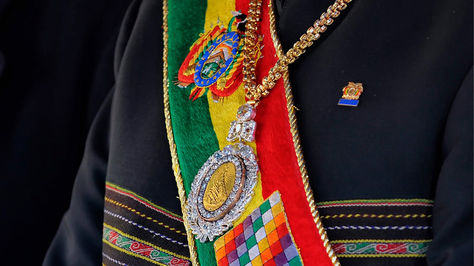 La banda que fue confeccionada en la gestión de Evo Morales y la medalla presidencial que fue confeccionada para Simón Bolivar.