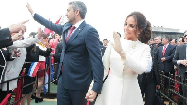 La primer dama, Silvana López Moreira Bó, junto al presidente de Paraguay, Mario Abdo Benítez.
