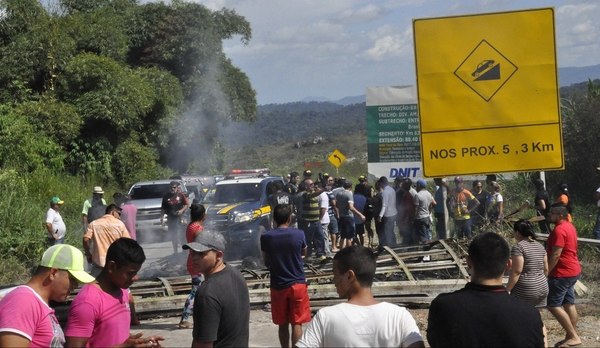 Ciudadanos brasileños se manifiestan contra la presencia de inmigrantes venezolanos (EFE)