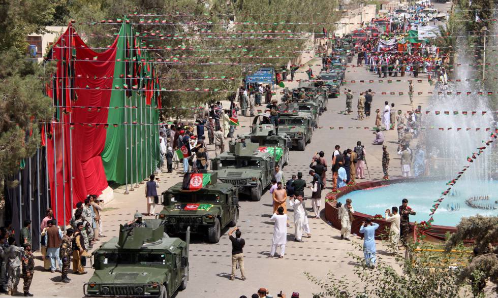 Desfile militar en Kabul, este domingo.
