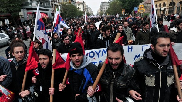 Una protestas en Atenas contra las medidas de ajuste tomadas por el gobierno (AFP)