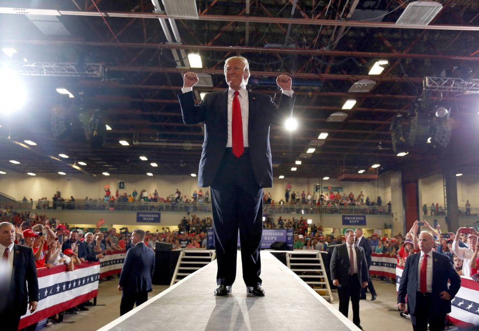 El presidente Donald Trump tras un acto de campaña en Great Falls, Montana, el 5 de julio de 2018. (Reuters) 