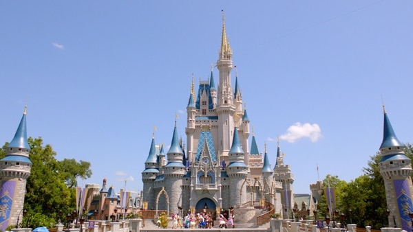El popular castillo de Magic Kingdom en Orlando (Florida) (Imagen de archivo)