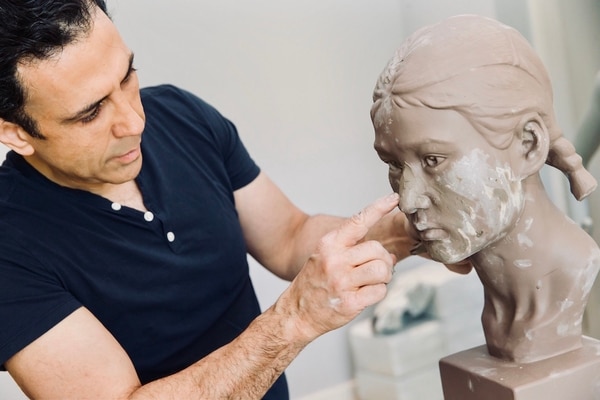 El Dr. Ourian suele aproximarse a sus pacientes con la visión de un escultor, en busca de la simetría perfecta
