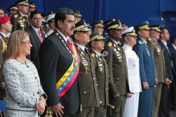 Los legisladores de EEUU pusieron en duda el presunto intento de ataque contra Maduro (AP)