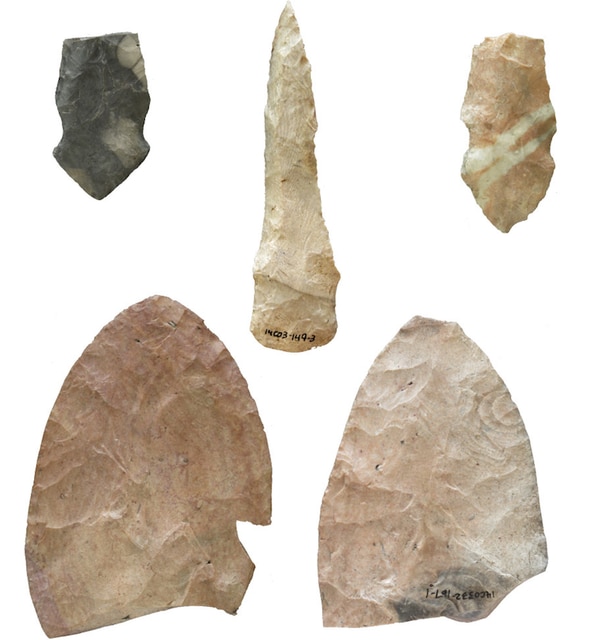 Algunos de los utensilios que identificó WSU. (Donald Blakeslee/Archaeological Conservancy)