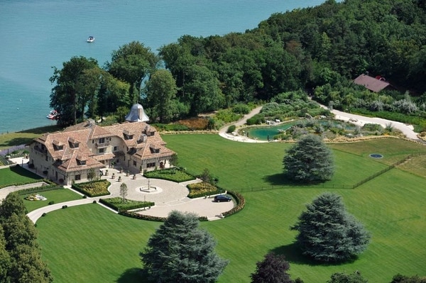 La mansión de Michael Schumacher en Gland, Suiza, a orillas de un lago, donde pasa sus días de recuperación