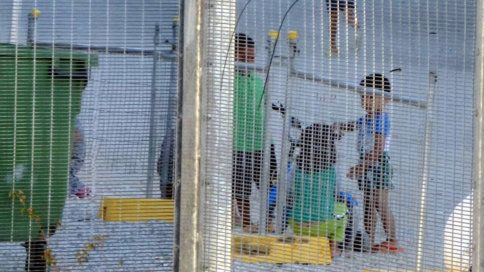 Foto: Niños jugando en el centro de detención de Nauru. (Amnistía/Reuters)