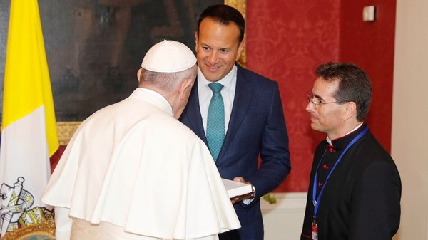 El saludo del Papa con Leo Varadkar (Reuters)