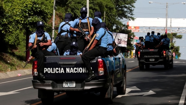 Las fuerzas policiales reprimen duramente a los opositores desde el 18 de abril (Reuters)