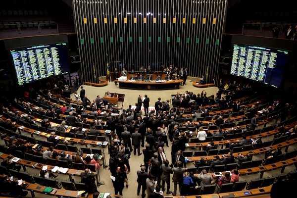 Diputados brasileños en plena sesión (AFP)