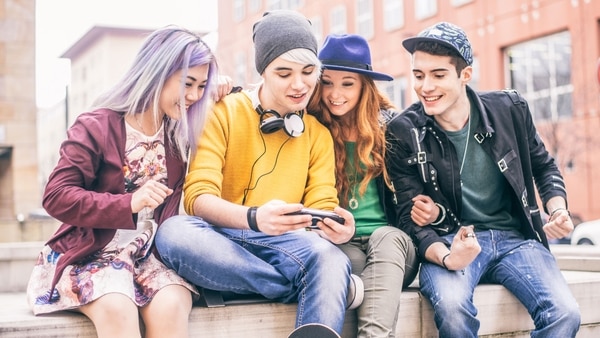 El 52% de los adolescentes intenta usar menos el teléfono y el 57% trata de pasar menos tiempo en las redes sociales. (iStock)