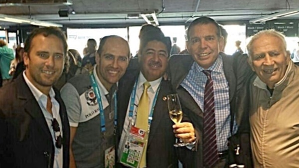 Napout junto a los Jinkis, Sergio Jadue y Luis Bedoya, los ex presidente de las Federaciones de Chile y Colombia