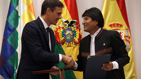  El presidente del Gobierno español, Pedro Sánchez durante su reunión con su homólogo Evo Morales en Santa Cruz. Foto: ABI