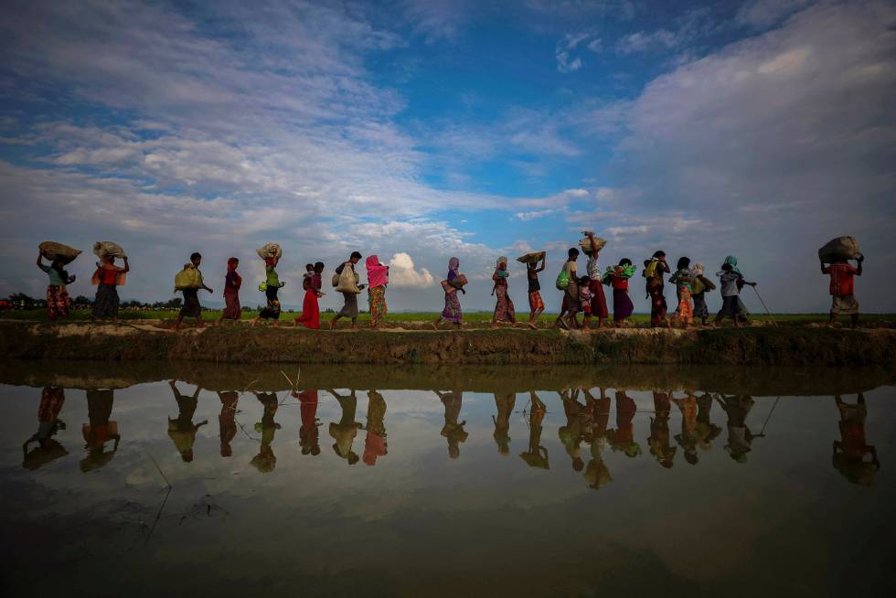Refugiados rohingya cerca de Cox