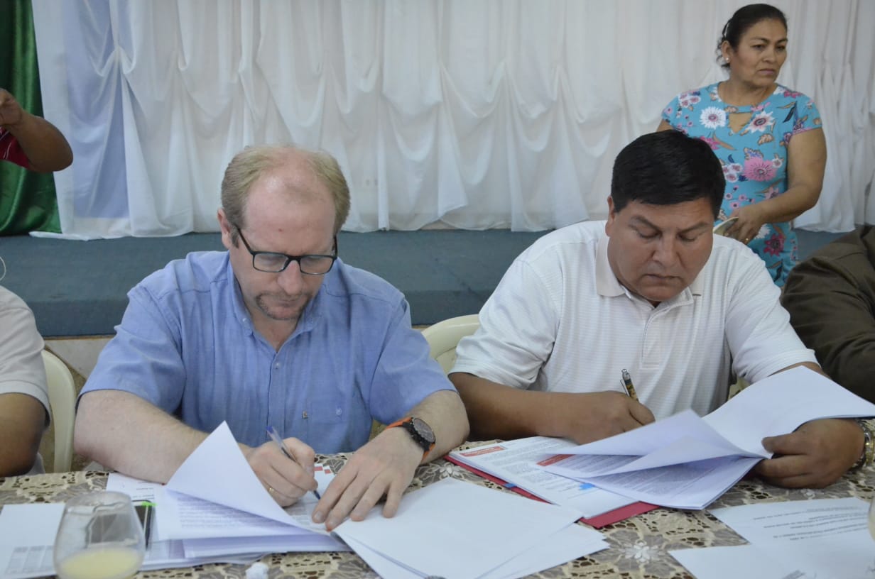Gobernación firma convenio para la construcción de proyectos de salud, educación y turismo en Bermejo