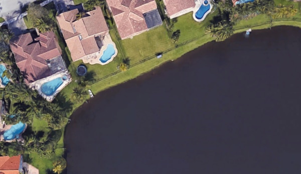 El vecindario donde vive la familia aterrorizada por el reptil está junto a un lago en la ciudad de Davie, en el Condado de Broward, al norte de Miami (Foto: Google)