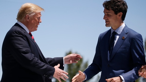 Trump y Trudeau en la cumbre del G7 en Quebec, Canadá, el 8 de junio de 2018 (REUTERS)