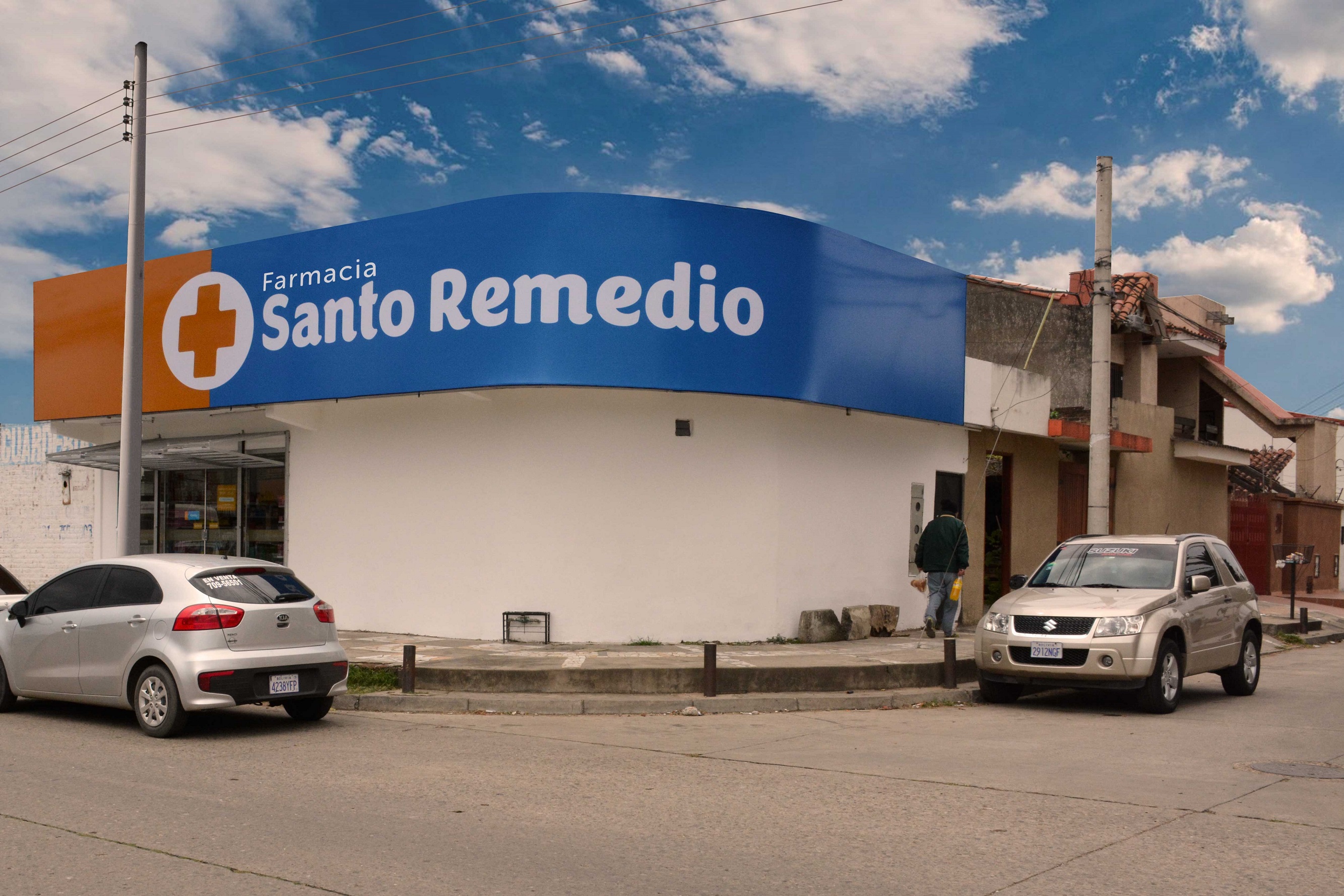 Farmacias Ch vez inaugura la primera franquicia boliviana del