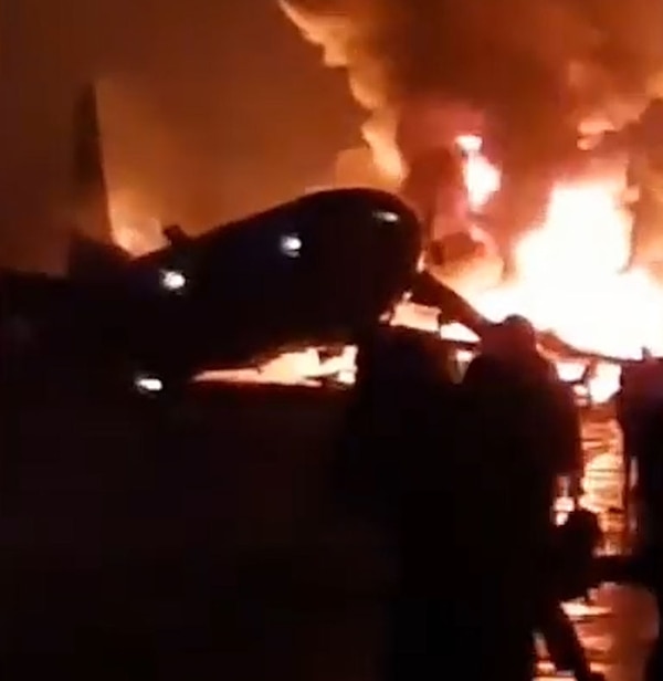 Los pasajeros lograron salir del avión antes de que se prenda fuego