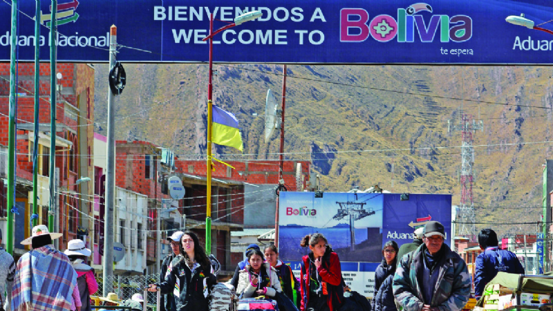 Hasta 15 venezolanos entran al día a Bolivia por Desaguadero