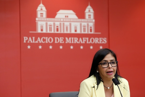 La vicepresidente de Venezuela Delcy Rodriguez durante una conferencia de prensa en Caracas (REUTERS/Marco Bello)