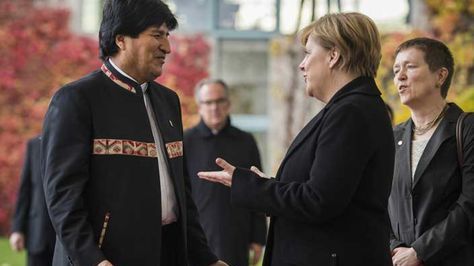 El presidente Evo Morales y la canciller alemana Angela Merkel en la Cancillería de Berlín, noviembre de 2015. Foto: AFP 