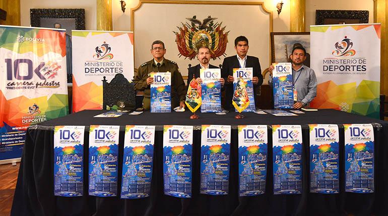 La presentación de la carrera pedestre 10 K, ayer. | Gobernación de Cochabamba