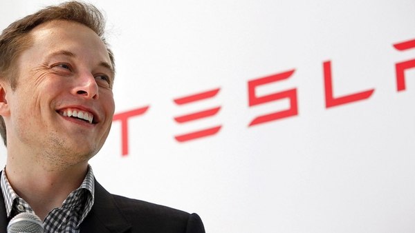 Elon Musk, CEO de Tesla, tiene hábitos que borran las fronteras entre su casa y su trabajo.