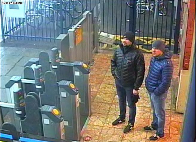 Imagen de los sospechosos en la estación de tren de Salisbury el 3 de marzo