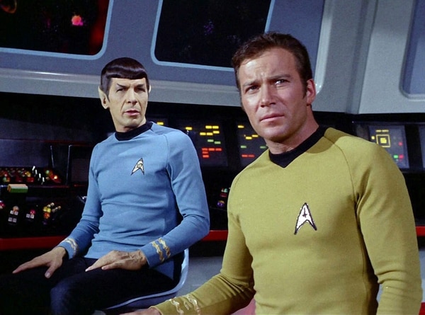 Leonard Nimoy como Spock y William Shatner como el capitán T. Kirk en “Star Trek” (CBS via Getty Images)