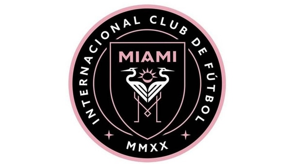 El escudo en es negro, rosa y blanco