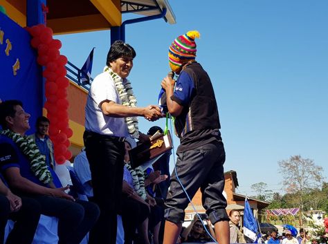 El presidente Evo Morales en la entrega de una infraestructura deportiva en la localidad de Ivirgarzama, Cochabamba.
