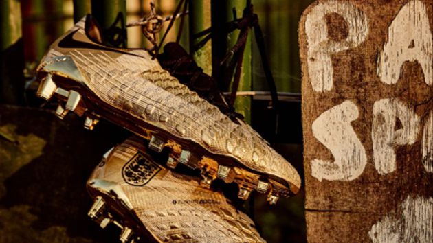 Harry Kane jugará contra España con unos botines dorados en honor a su Mundial Harry Kane jugará contra España con unos botines dorados en honor a su Mundial